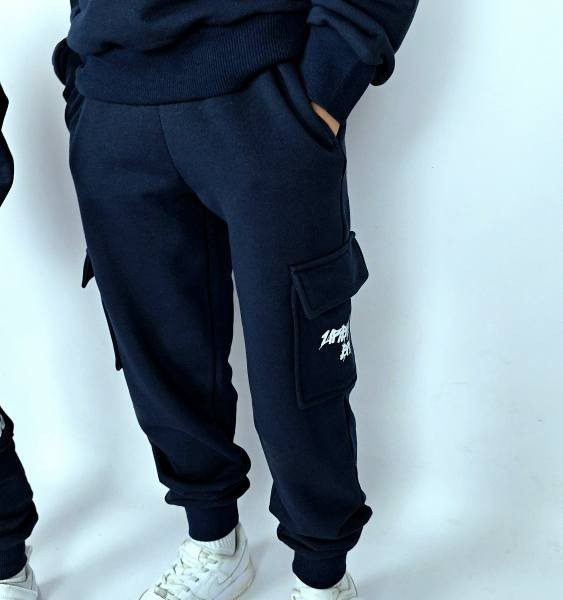 Spodnie dresowe z kieszeniami URBAN BRAND – granatowe / CARGO