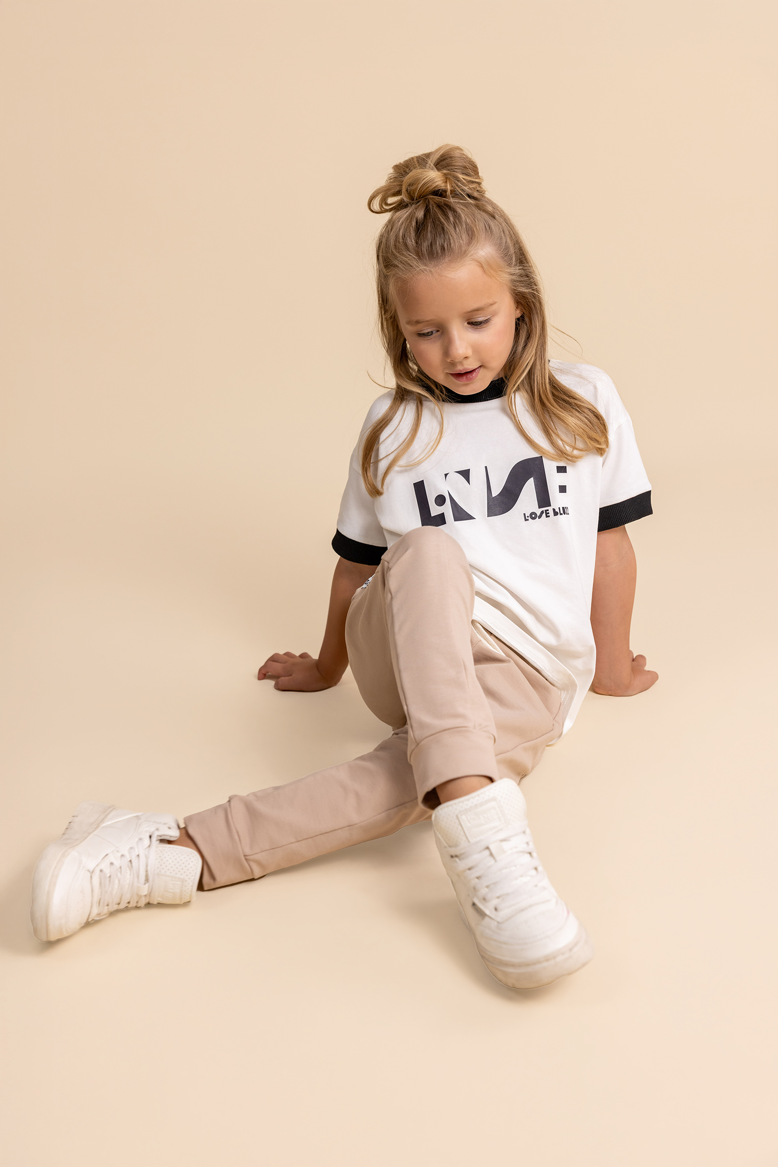 Spodnie dresowe LOOSE BLUZZ – beżowe - obrazek 2