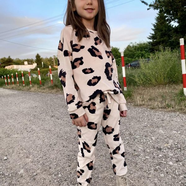 Welurowy komplet dla dziewczynki panterka – polska produkcja