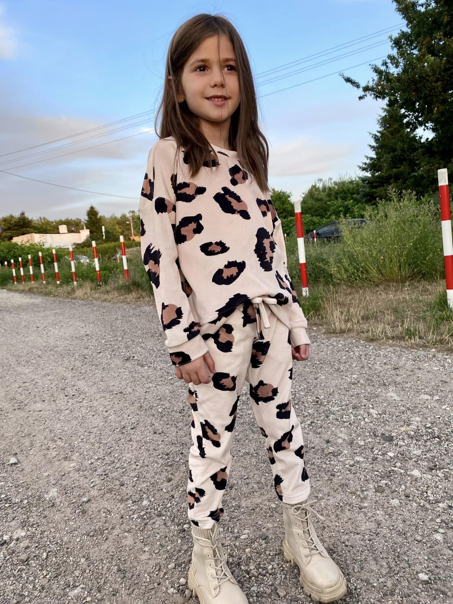 Welurowy komplet dla dziewczynki panterka – polska produkcja