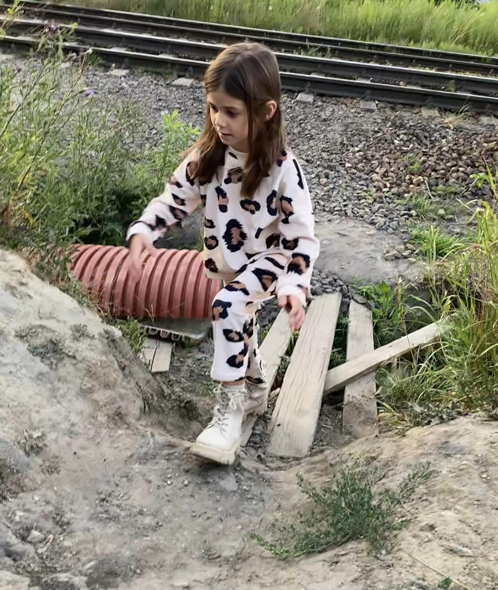 Welurowy komplet dla dziewczynki panterka – polska produkcja - obrazek 4