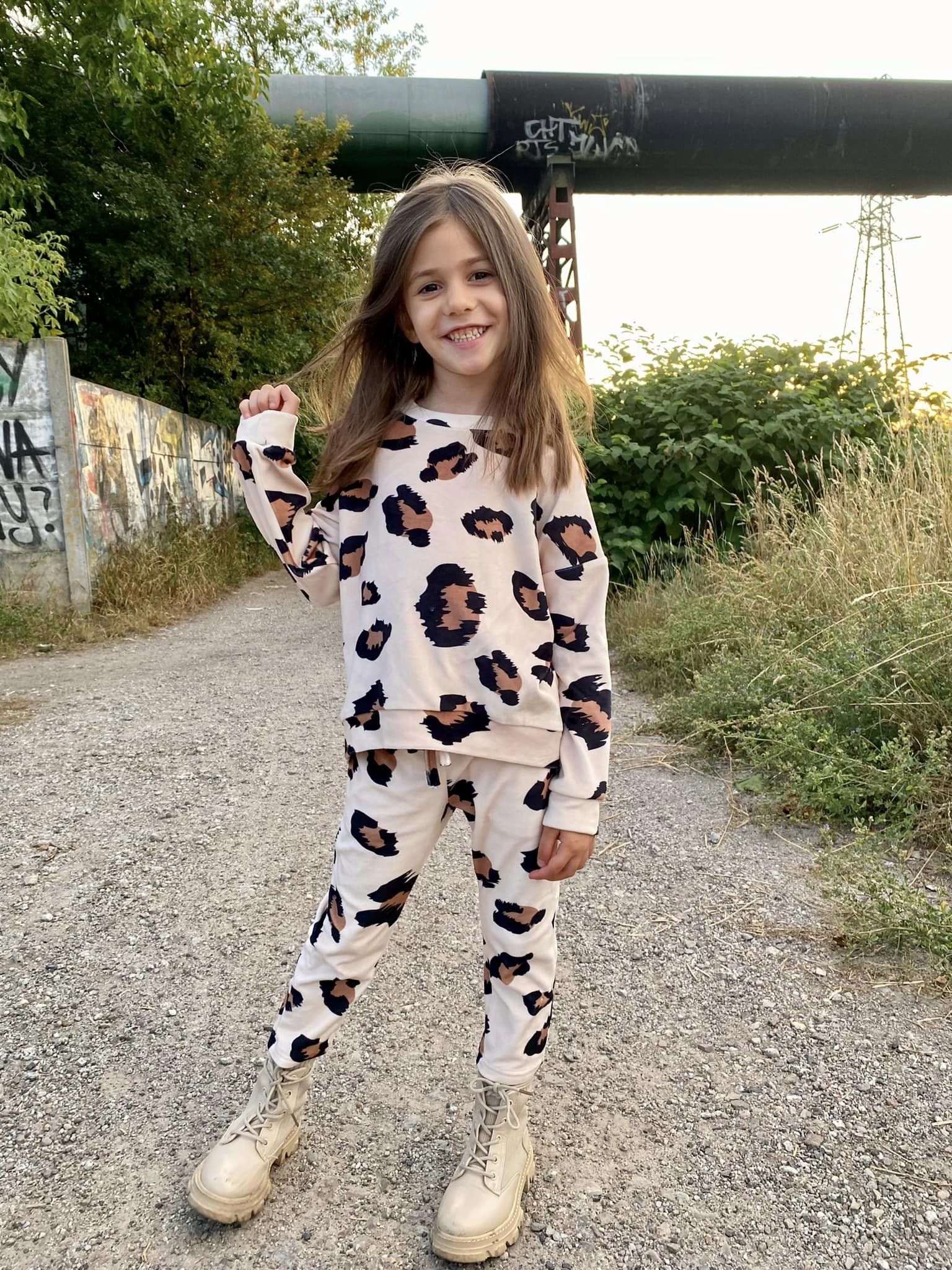 Welurowy komplet dla dziewczynki panterka – polska produkcja - obrazek 2