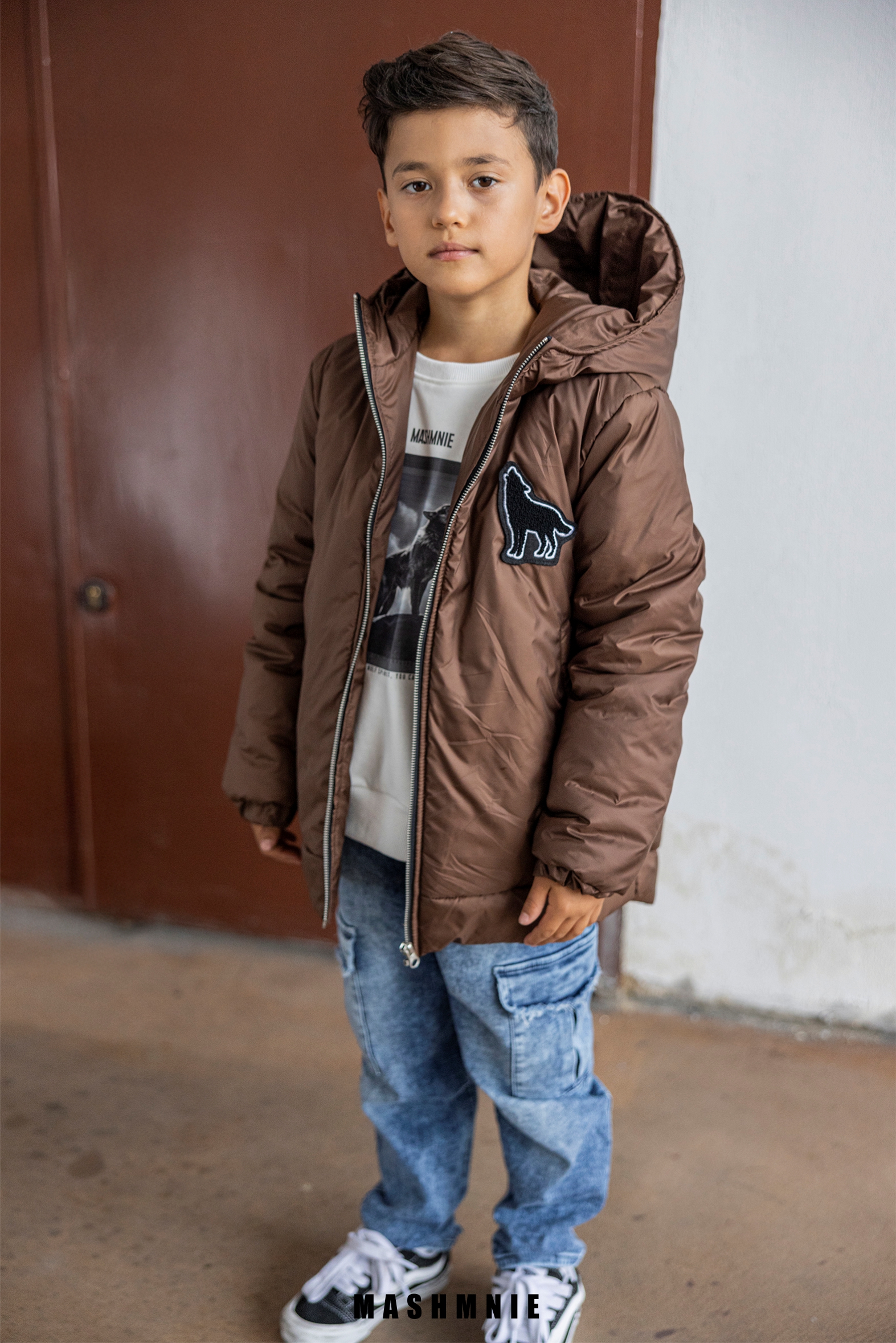 Kurtka chłopięca Mashmnie z naszywką wilka – brązowa