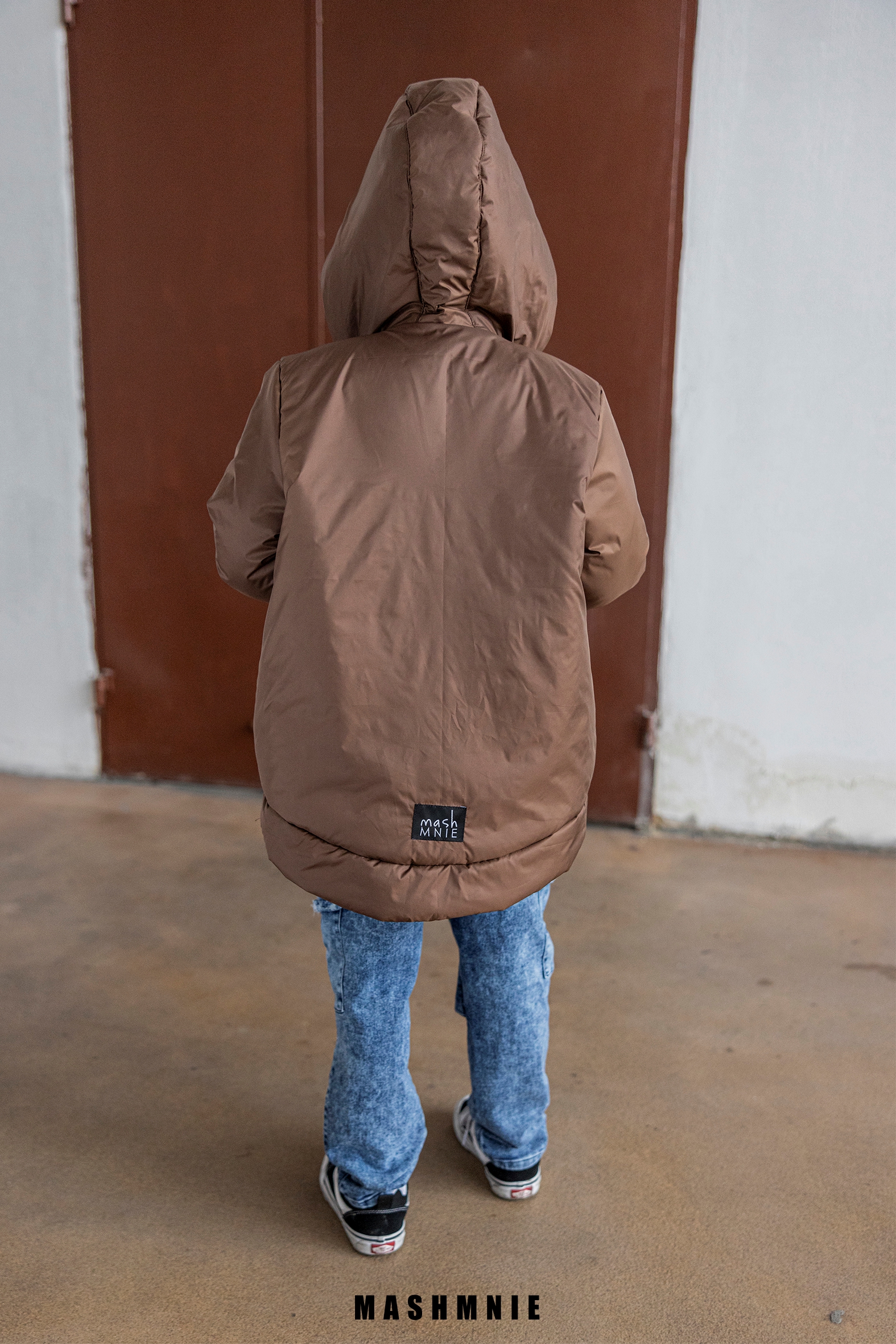 Kurtka chłopięca Mashmnie z naszywką wilka – brązowa - obrazek 2