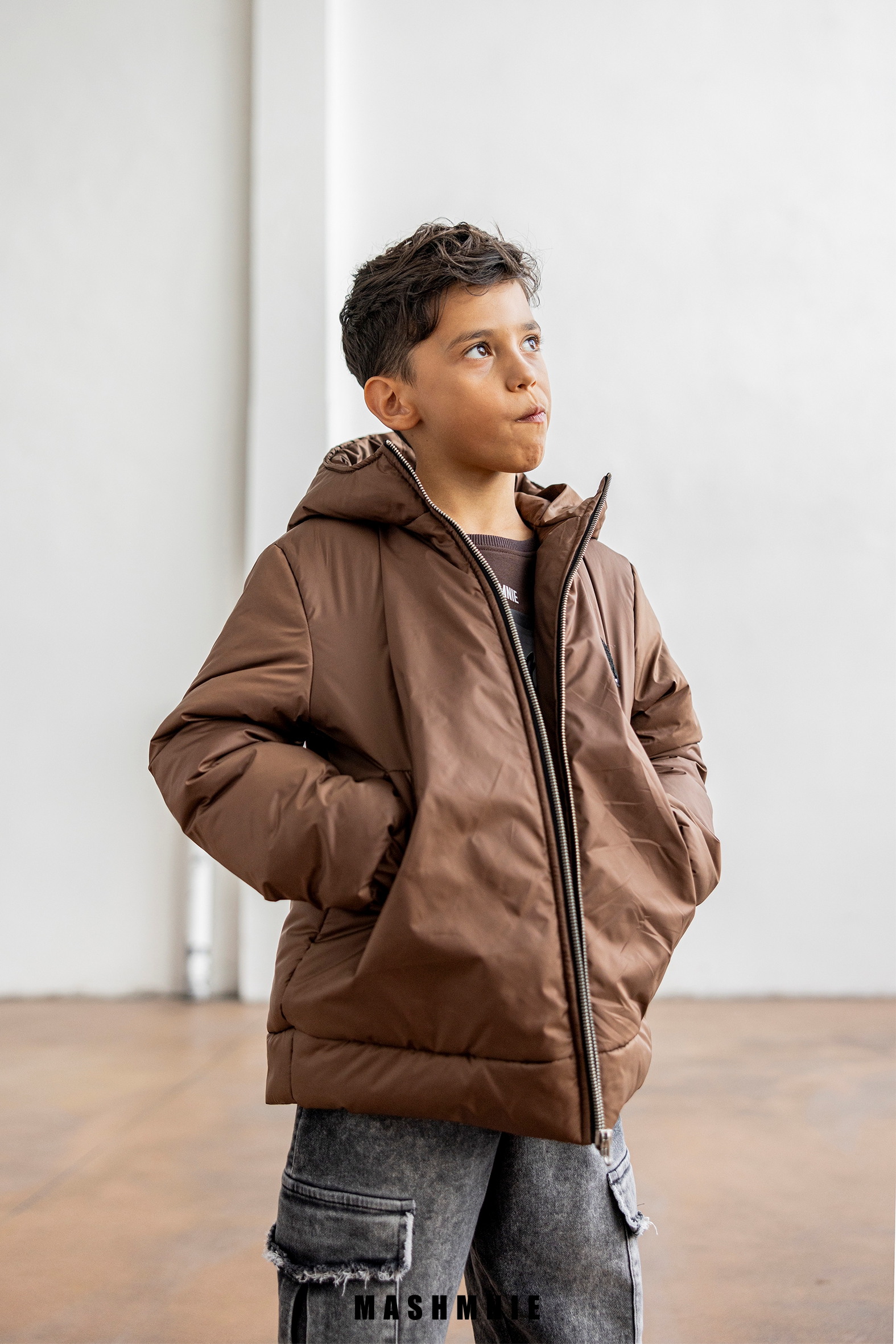 Kurtka chłopięca Mashmnie z naszywką wilka – brązowa - obrazek 3