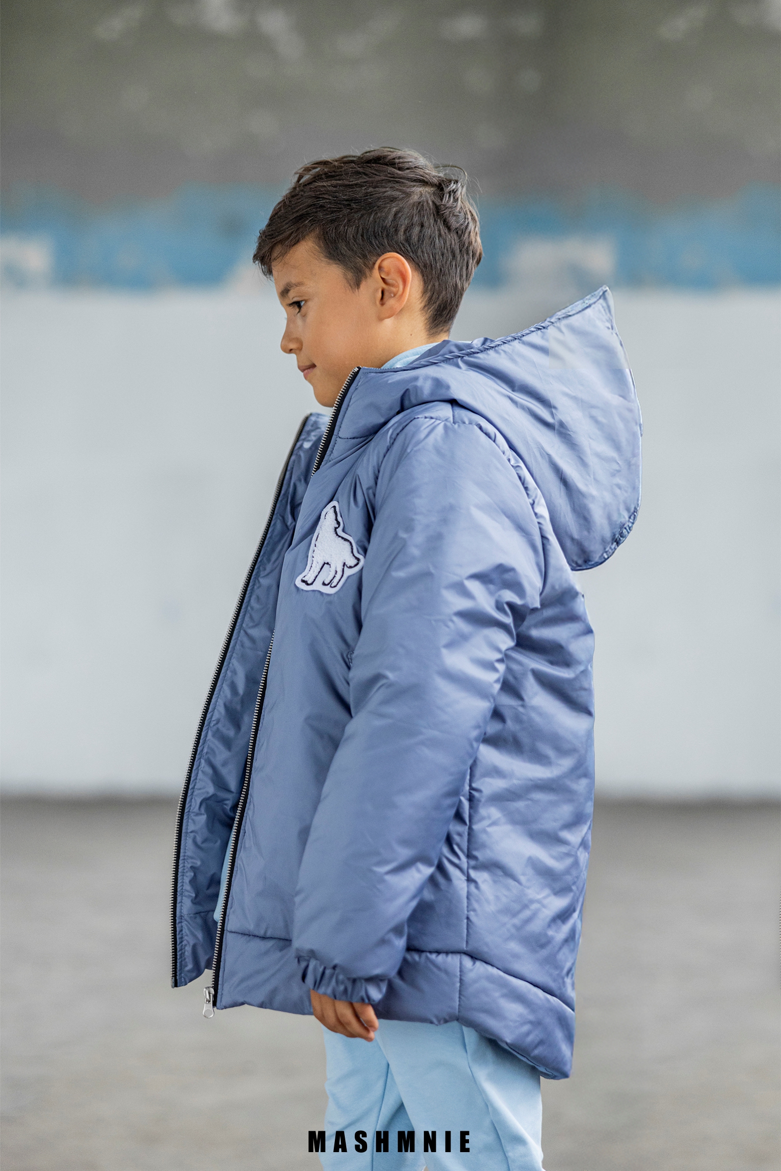 Kurtka chłopięca Mashmnie z naszywką wilka – niebieska - obrazek 3