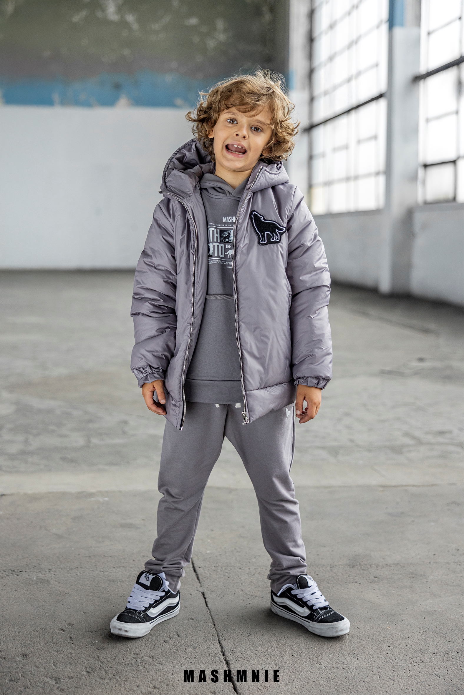 Kurtka chłopięca Mashmnie z naszywką wilka – szara