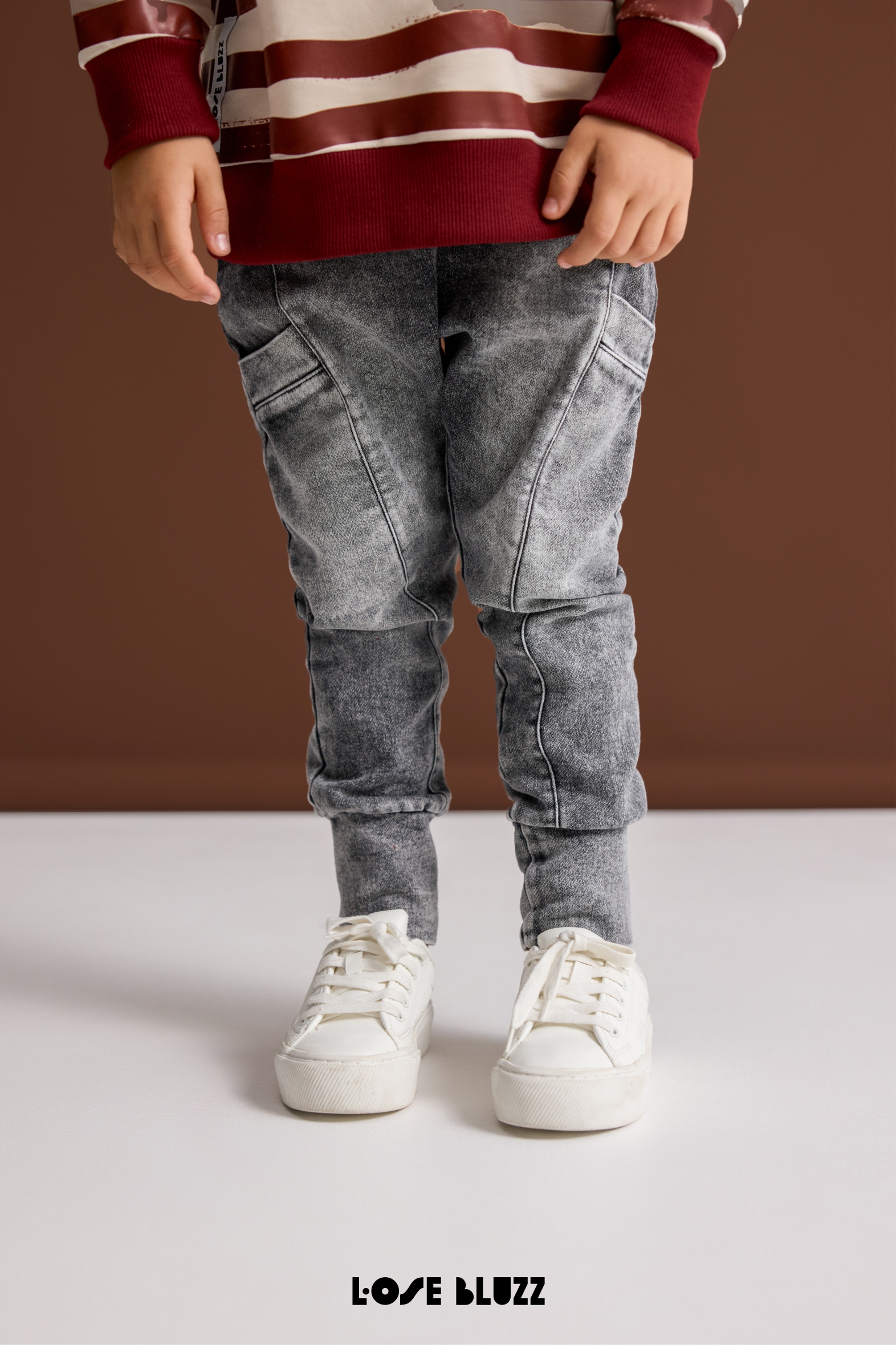 Spodnie jeansowe LOOSE BLUZZ – szare - obrazek 5