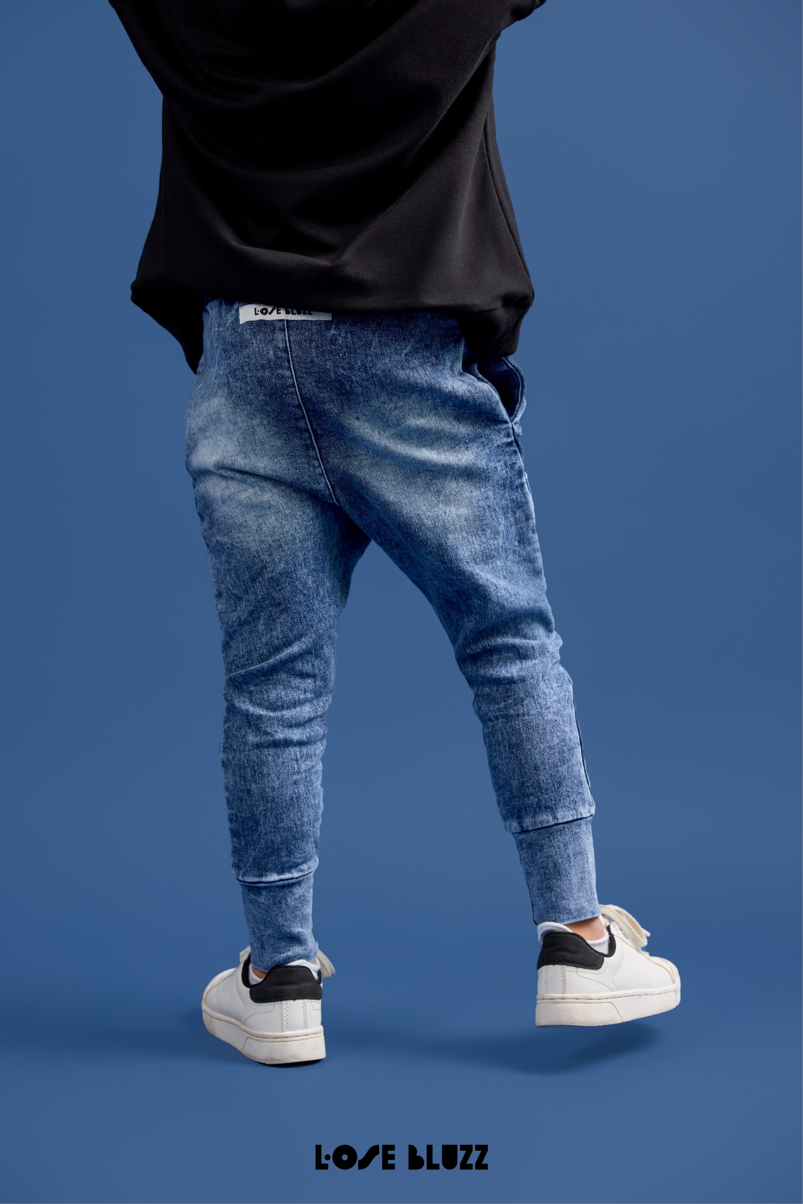 Spodnie jeansowe LOOSE BLUZZ – niebieskie - obrazek 2