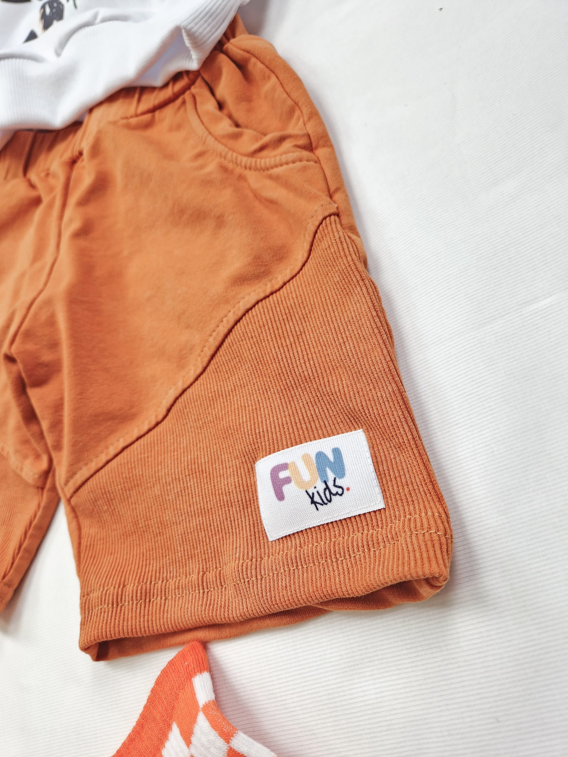 Szorty FUN KIDS dekatyzowane POMARAŃCZOWE - obrazek 5