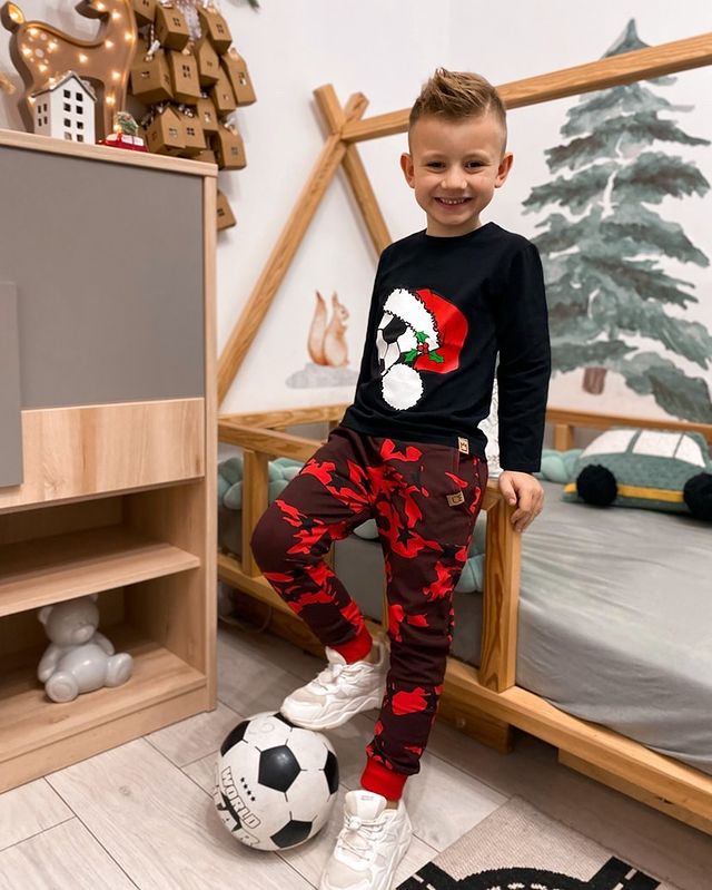 Spodnie dresowe MIMI – czerwony z czarnymi gwiazdami