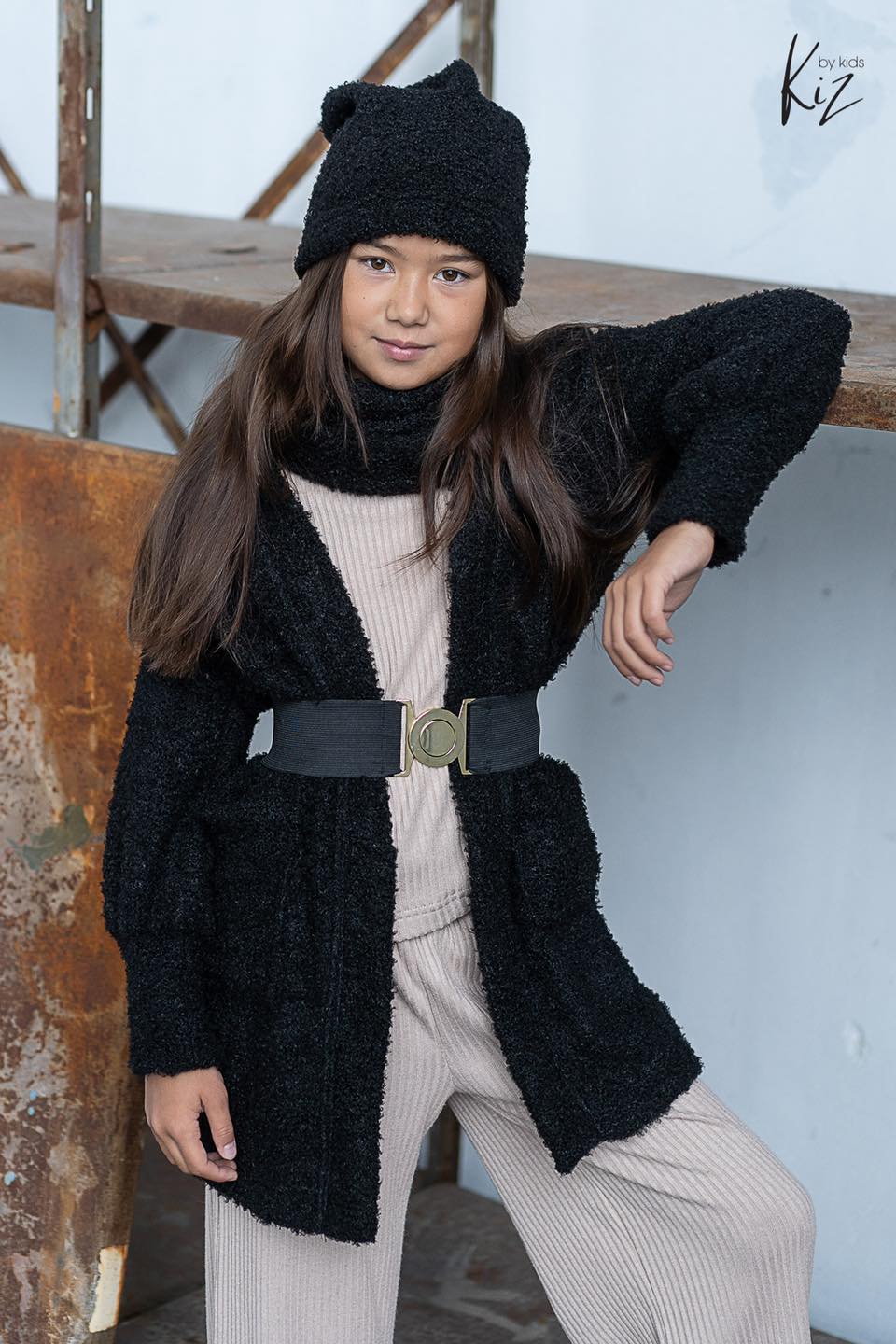 Kardigan dziewczęcy KIZ z paskiem czarny