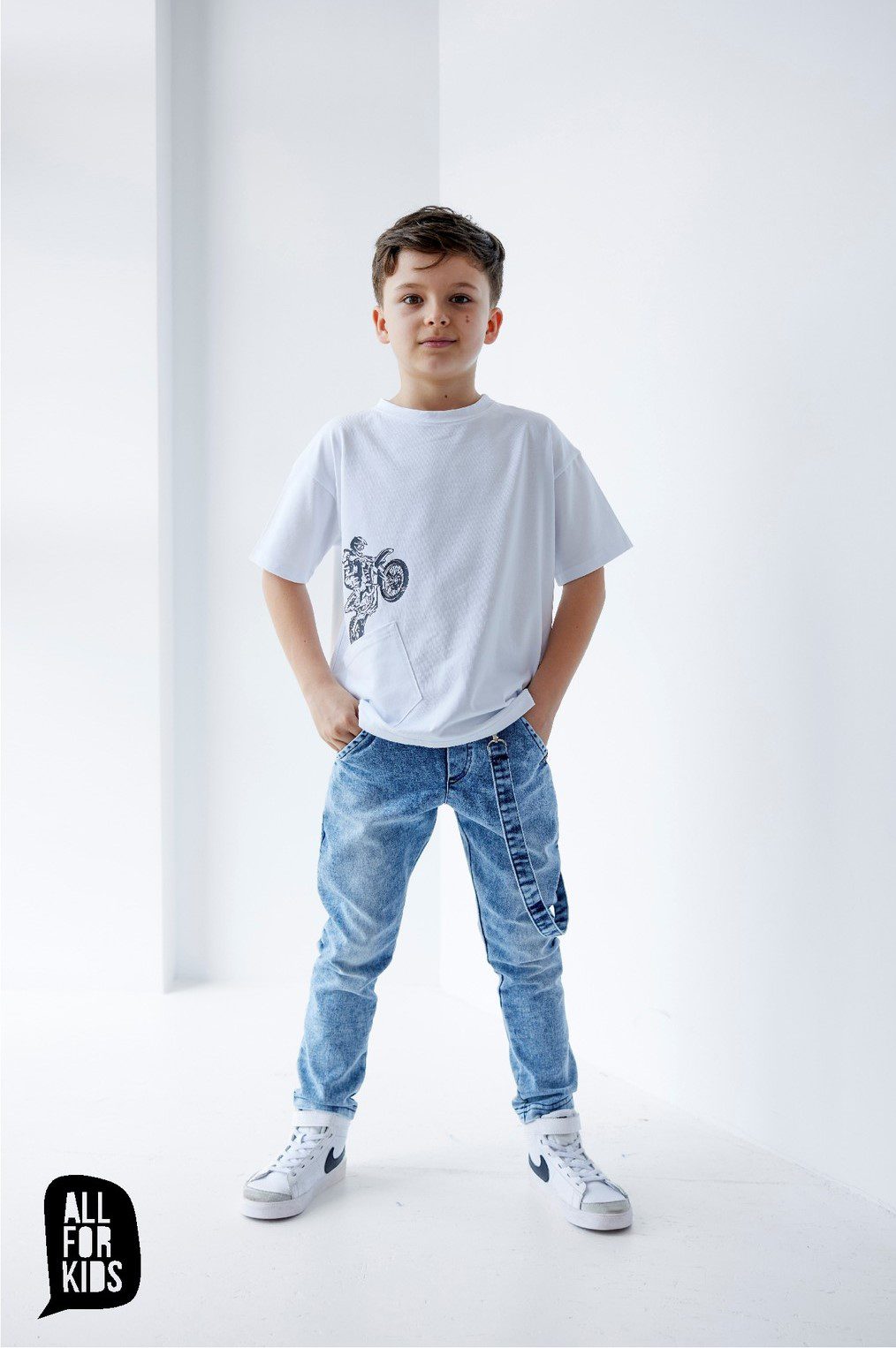 Spodnie jeansowe z szelką All For Kids – kolor niebieski