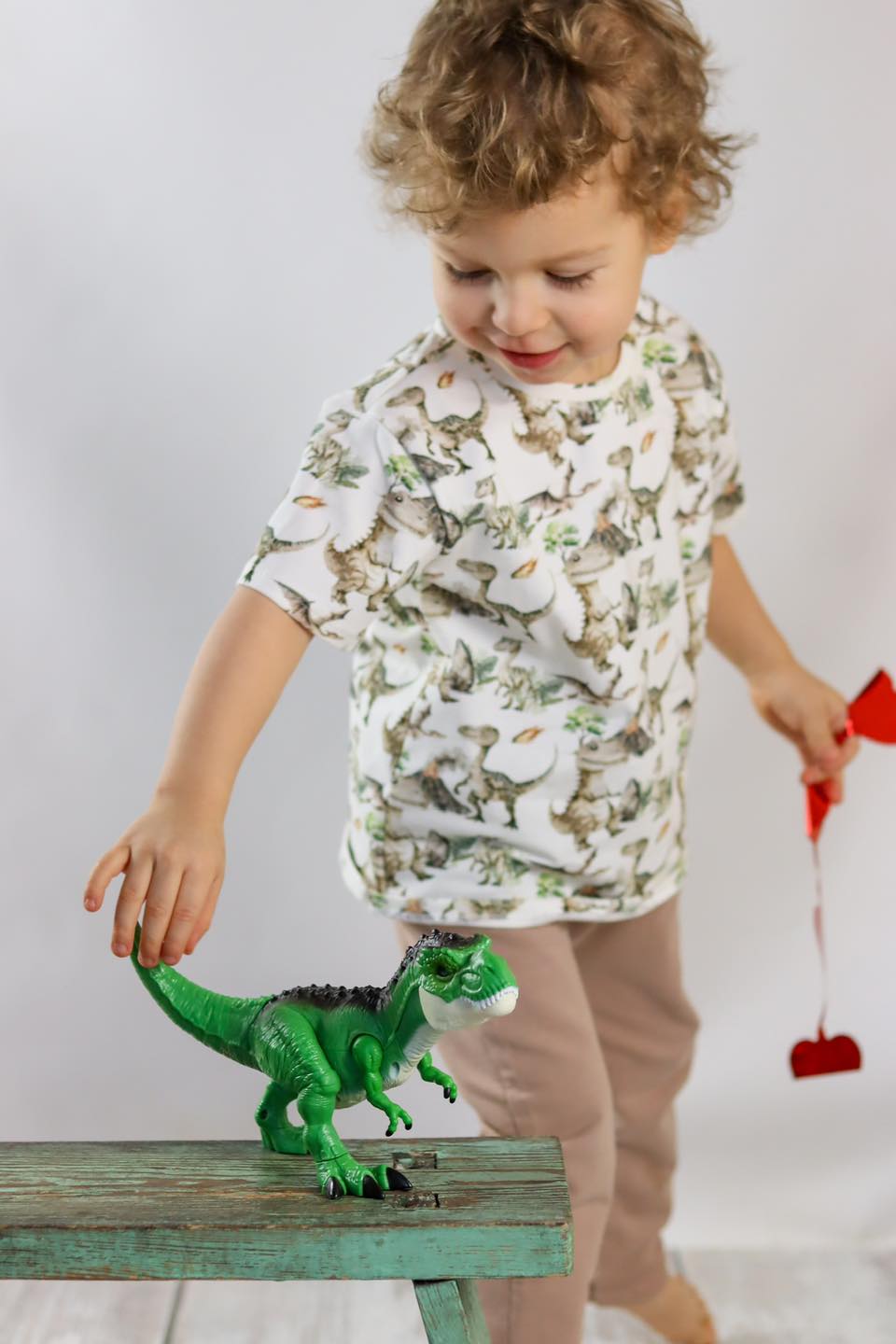 T-shirt CHRISMA - DINOZAUR biały