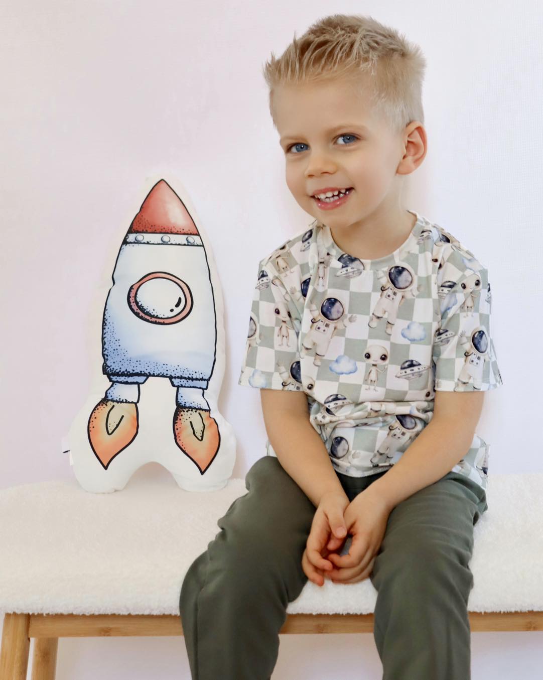 T-shirt CHRISMA – KOSMITA oliwka