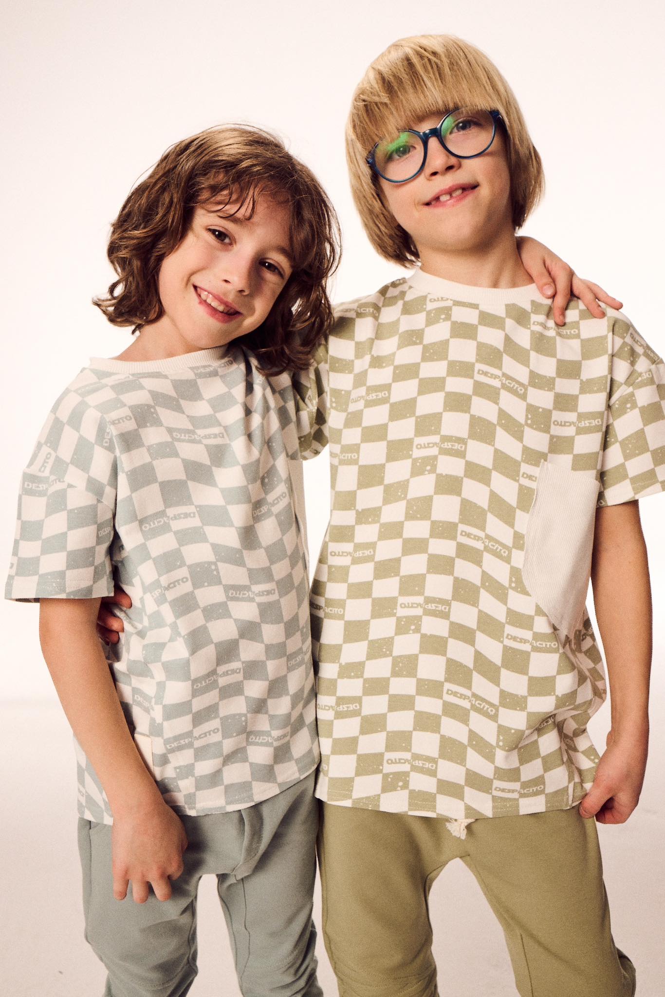 T-shirt szachownica DESPACITO – szałwia