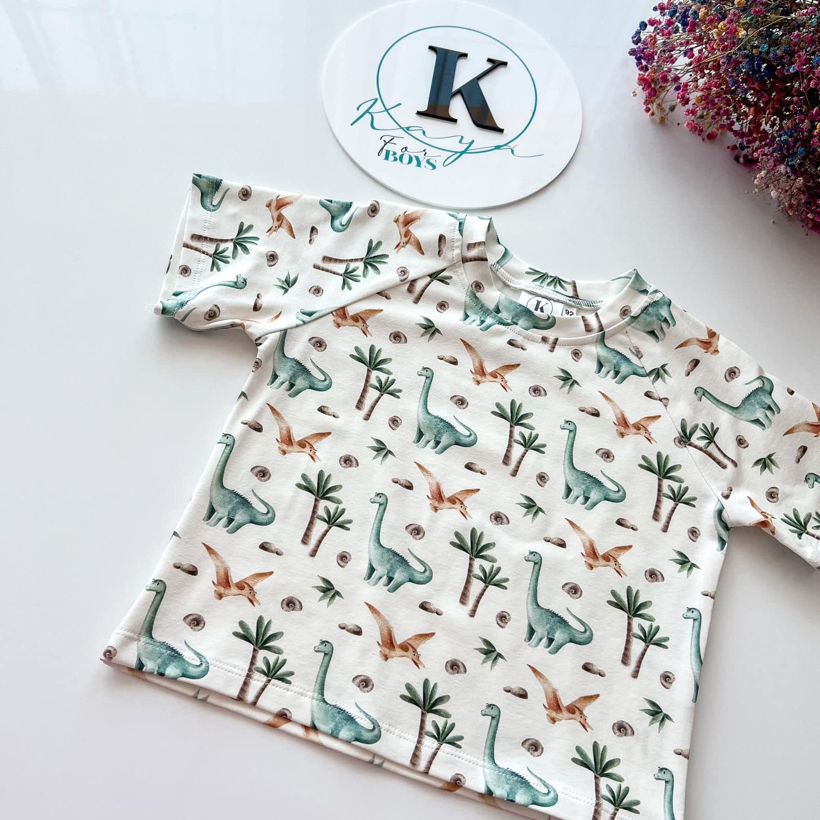 T-shirt bawełniany biały dla chłopca KAYA – wzór dinozaury