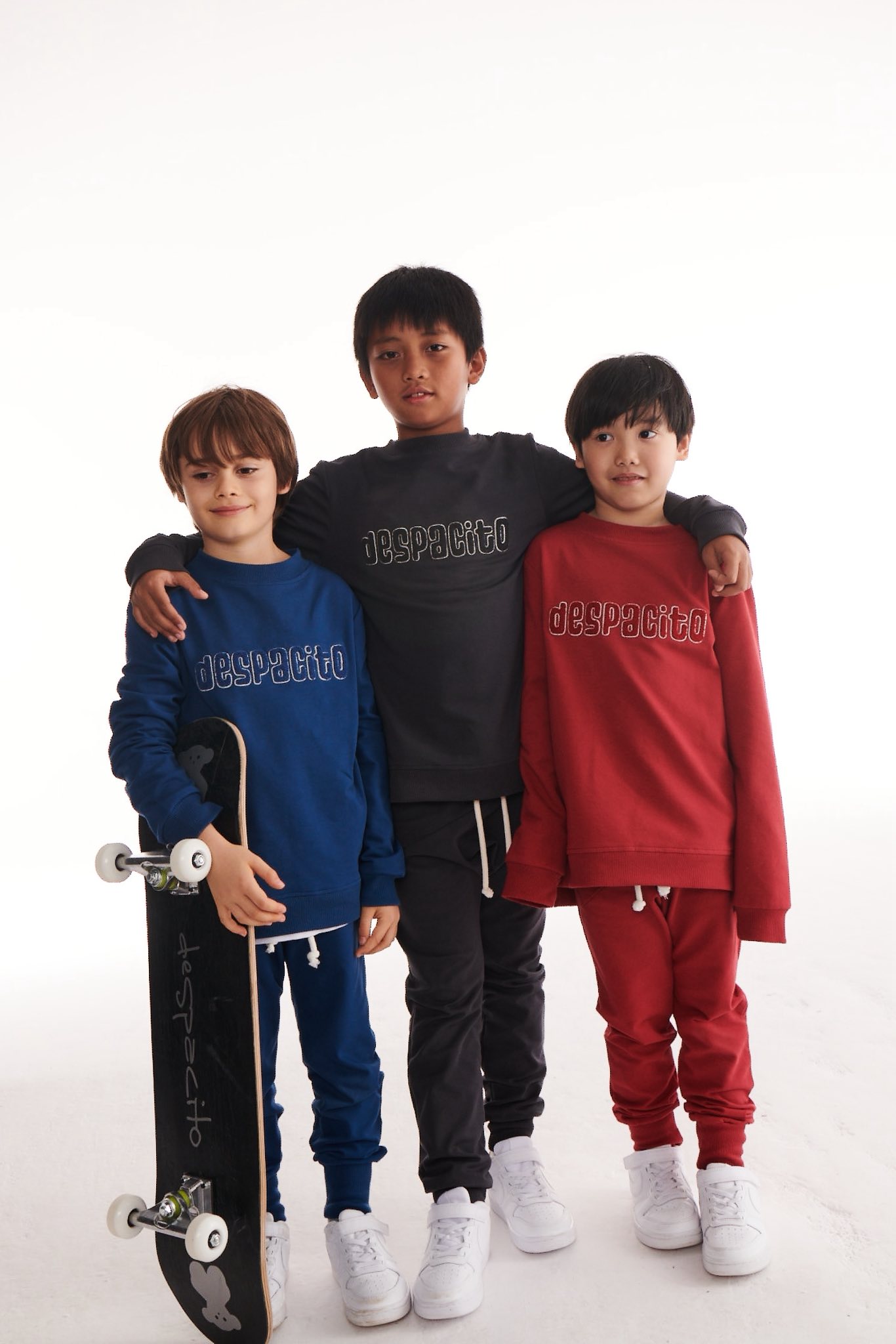 Spodnie chłopięce DESPACITO klasyczne "SHAPE" - rubinowa czerwień - obrazek 3