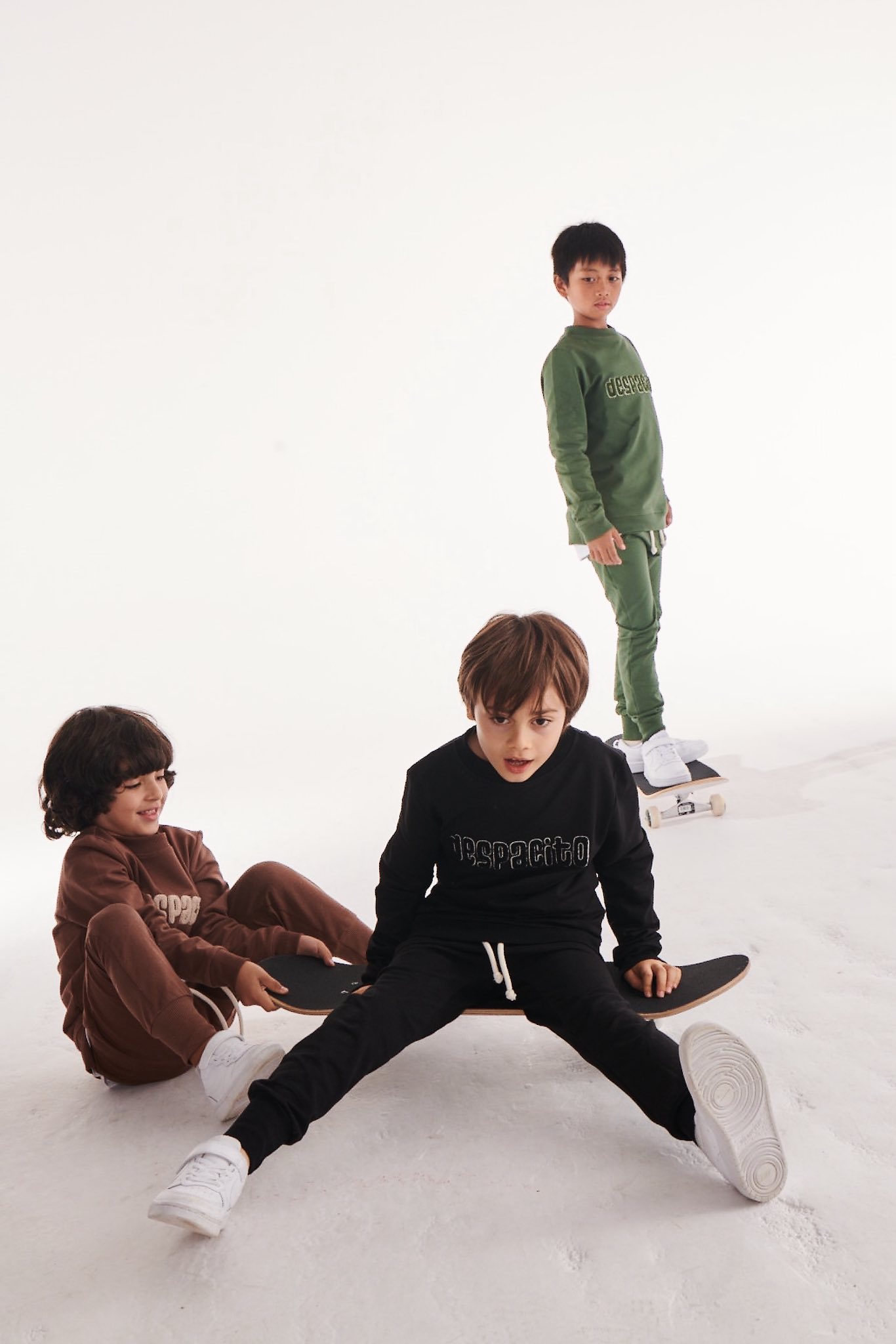 Spodnie chłopięce DESPACITO klasyczne „SHAPE” – czarne - obrazek 3