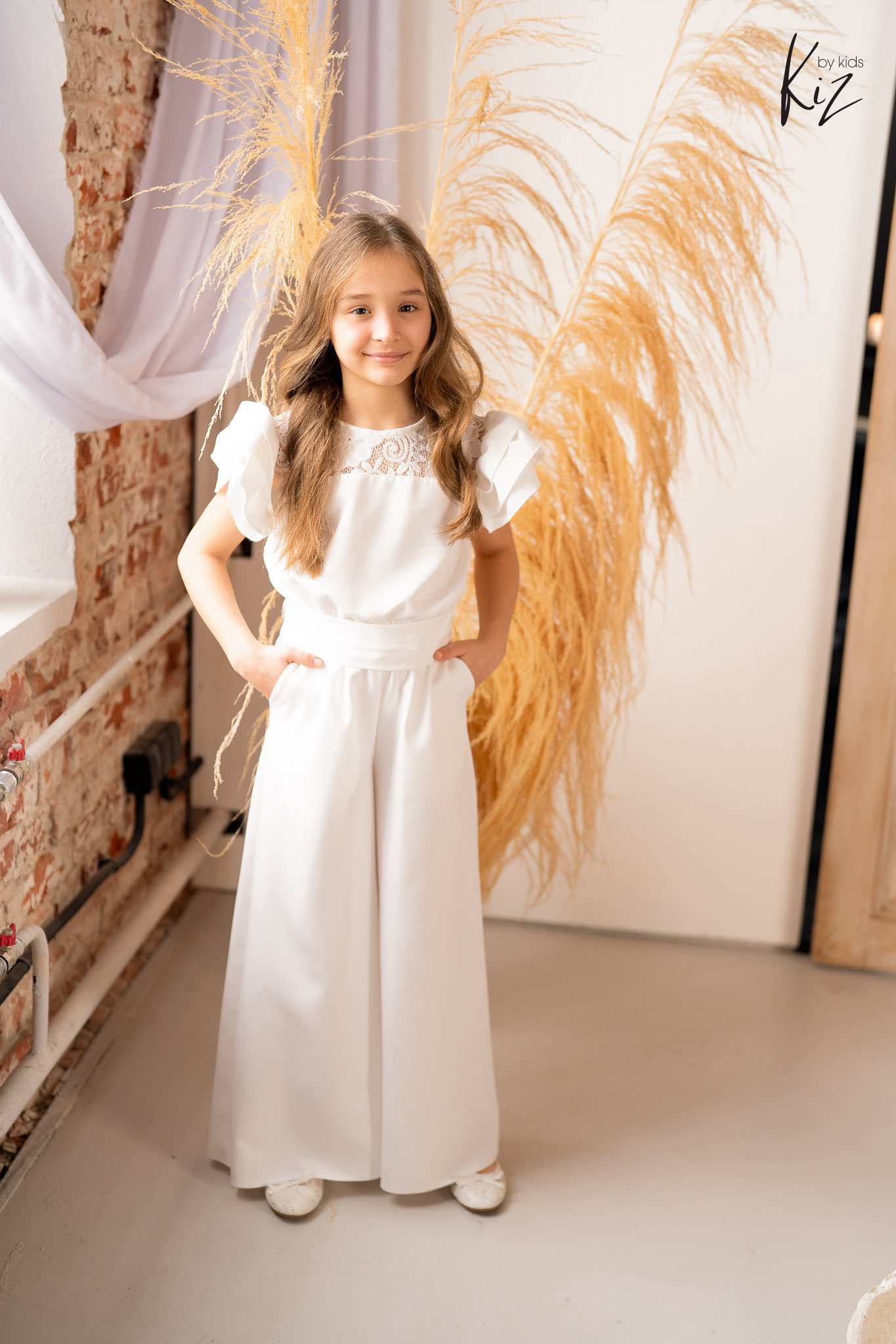 Elegancki kombinezon wizytowy dla dziewczynki ecru – komunia - KIZ - obrazek 4