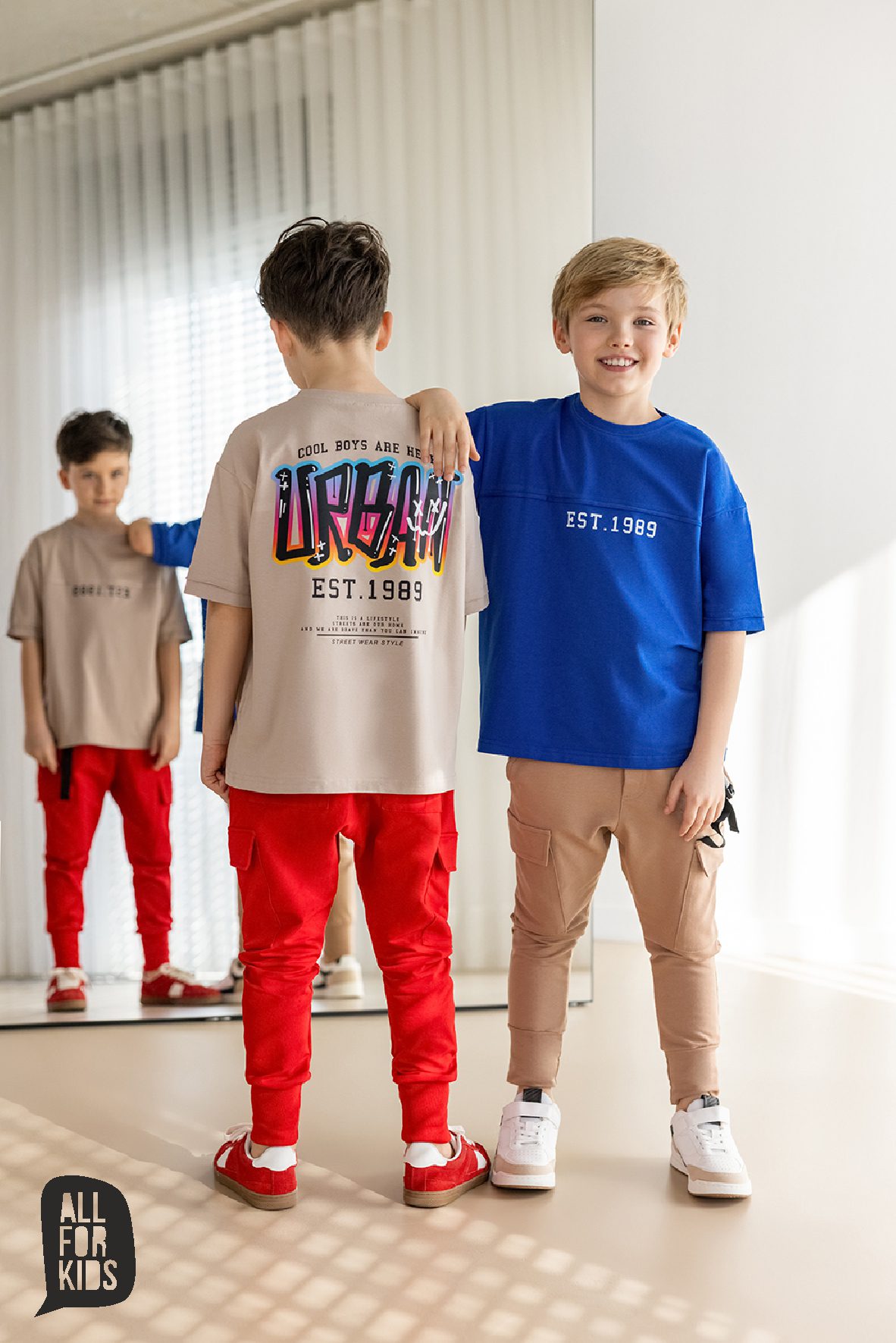 T-shirt ALL FOR KIDS – niebieski EST 1989 - obrazek 3