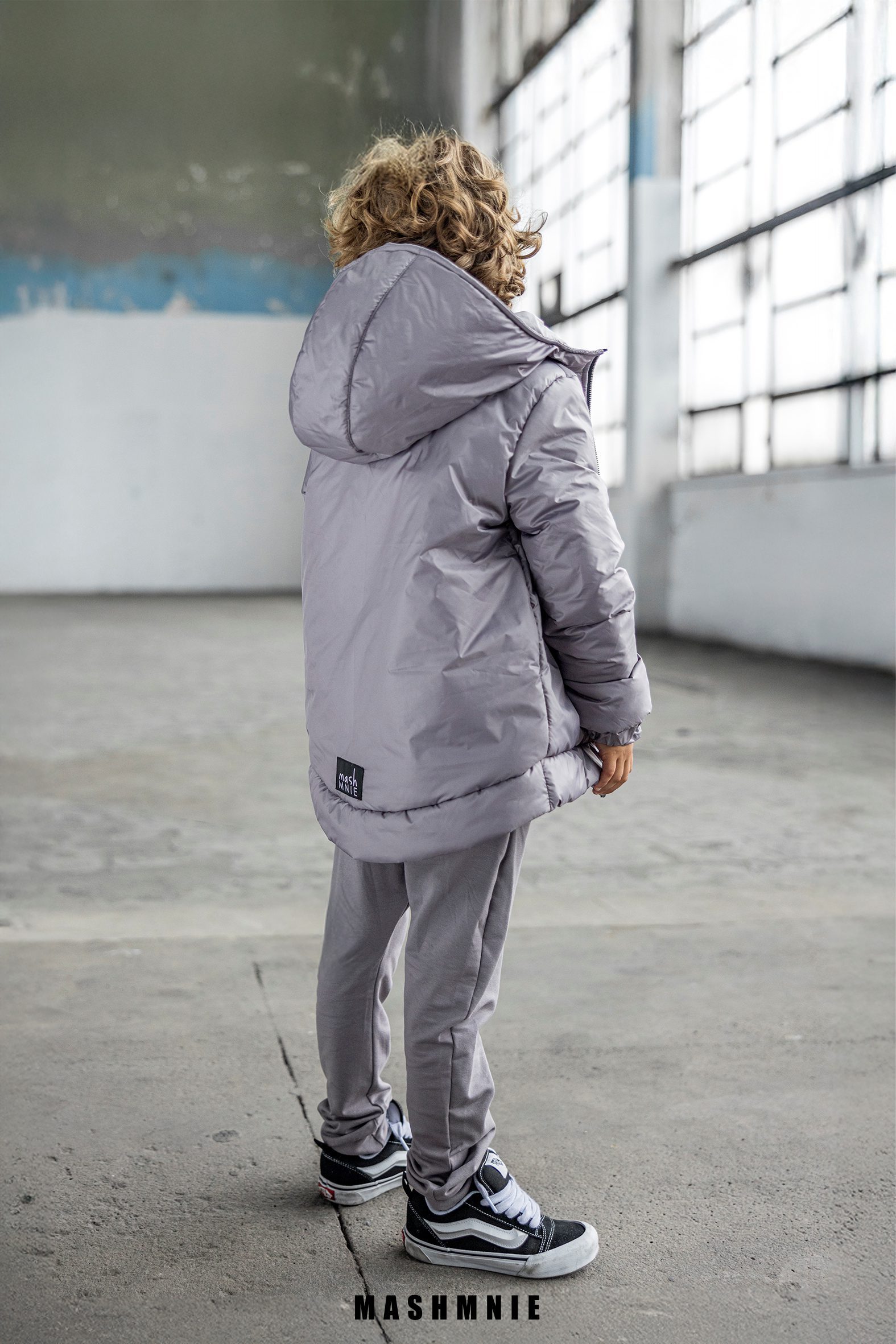 Kurtka chłopięca Mashmnie z naszywką wilka – szara - obrazek 4