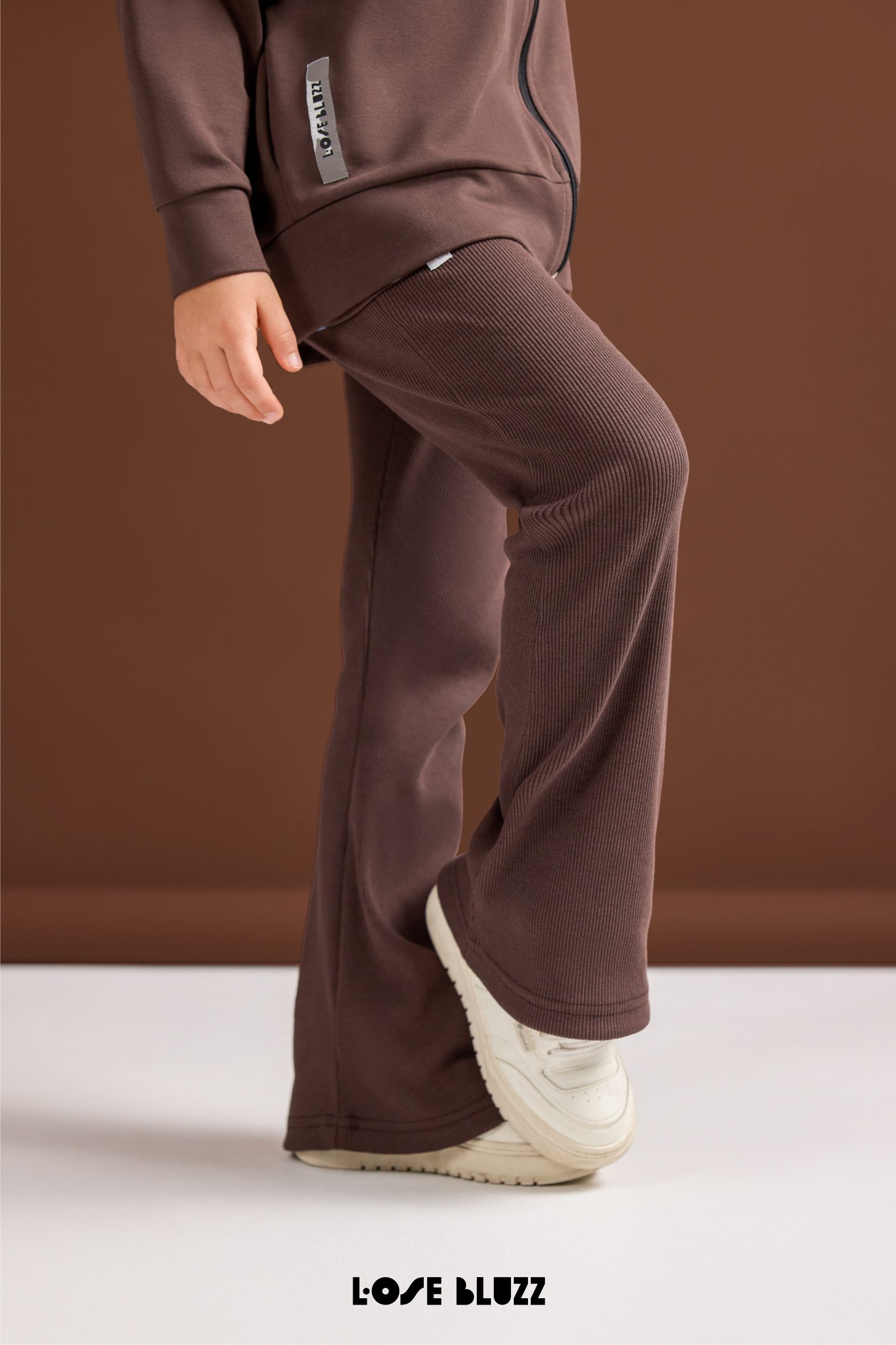 Spodnie dzwony dla dziewczynki – brązowe prążek – Loose Bluzz