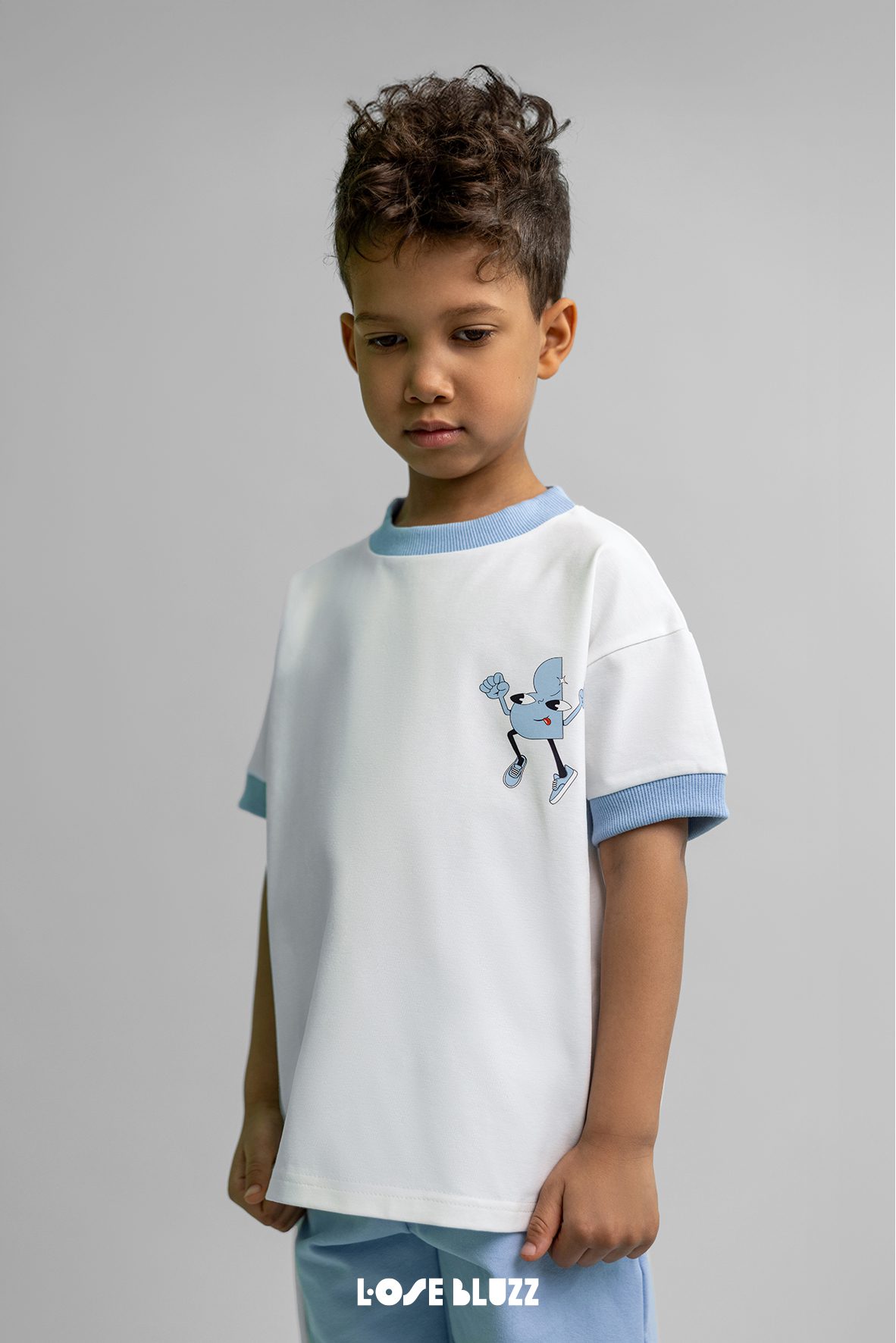 T-shirt LOOSE BLUZZ śmietankowo-niebieski