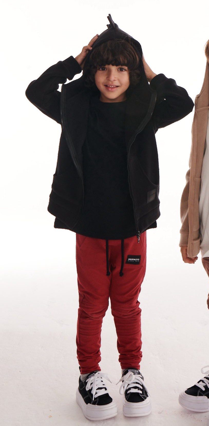 Spodnie chłopięce DESPACITO z przeszyciami – rubinowa czerwień