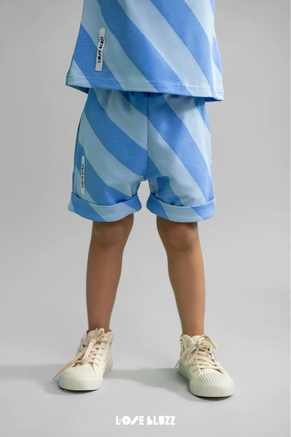 Spodenki dziecięce szorty Loose Bluzz w paski niebieskie